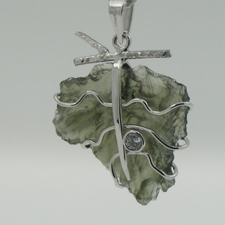 Vltavín - přívěsek bílé Au