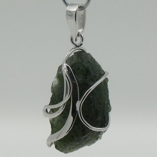 Vltavín - přívěsek v bílém Au