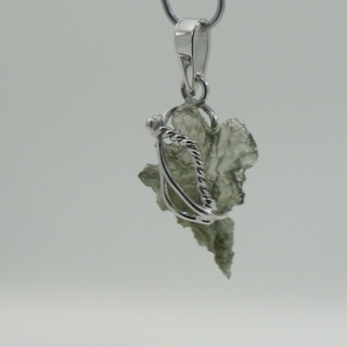 Vltavín - přívěsek v bílém Au