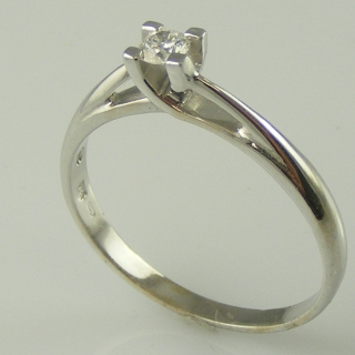 Briliantový prsten v bílém zlatě