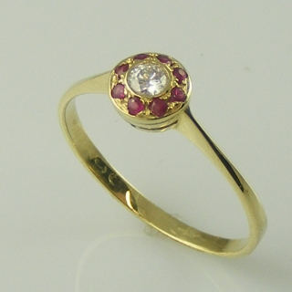 Briliantový prsten ve žlutém zlatě s rubíny