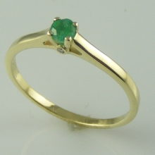 Briliantový prsten ve žlutém zlatě se smaragdem