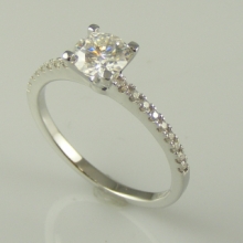 Stříbrný prsten s moissanity Anastázie 